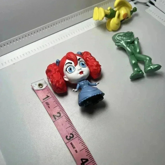 Poppy Playtime 5- Piece Series 1 Minifigure Collector Set Licensed Action Figure - Picture 6 of 6